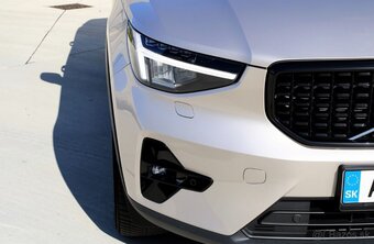 Volvo XC40 2.0 B3 mHEV Plus Dark, FINANCOVANIE - 8