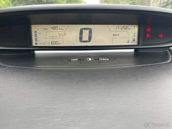 Citroën 1.4i, 65kw, benzín, červená metalíza - 8