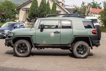 Toyota FJ Cruiser Land - 8