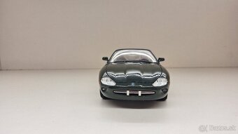 1:18 JAGUAR XK8 - 8