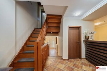 REB.sk Predaj 6 izbový dom,192 m2 ,pozemok 221 m2, pri Polus - 8