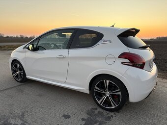 Peugeot 208 GTI - 8
