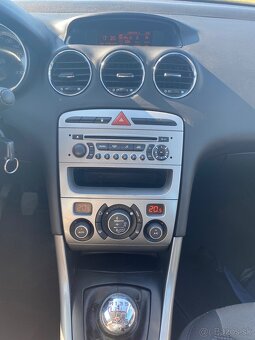 Peugeot 308 1,6HDi r. 2010 - 8