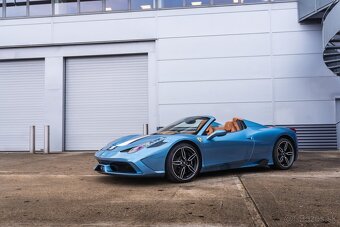Ferrari 458 Speciale Aperta | Henson&Heaven 1/18 - 8