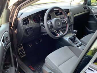 GTI radiaca paka s červeným prešivaním - 8