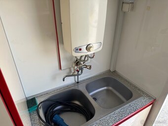 Polcam pojazdná predajňa 2004 VIN 022 - 8