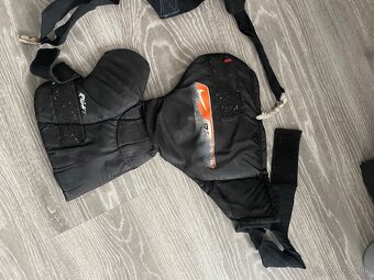 Brankárska výstroj - 8