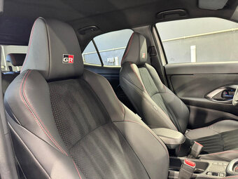 Toyota Yaris Cross GR Sport - 8