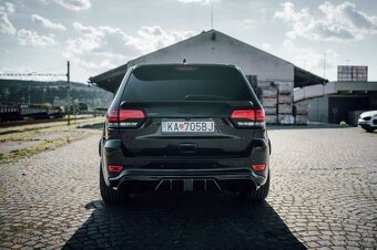 JEEP GRAND CHEROKEE SRT 6.4 HEMI V8 - 8