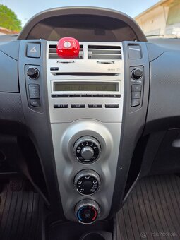 Toyota Yaris 1.3 T 3D - 8