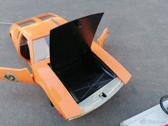 Predám starožitné auto na ovládanie Mangusta 1:12 - 8