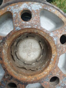 Predám letné a zimné pneumatiky 205/60/R16 + trysky Peugeot - 8