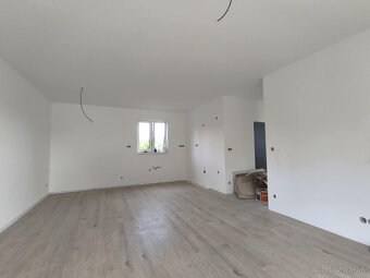 ‼️ NOVÝ RODINNÝ DOM 1 GARÁŽ NA PREDAJ, MALÉ KRŠTEŇANY ‼️ - 8