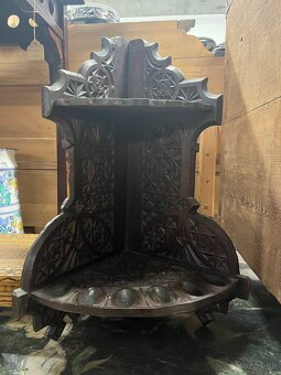 Menšia závesná skrinka - 8