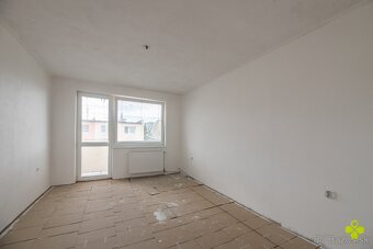 Pekný 4 izbový byt Sebedražie lodžia vlastné kúrenie - 8