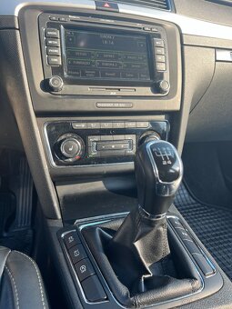 Škoda Superb Combi 1.6 TDI, full výbava, koža, 2 sady kolies - 8