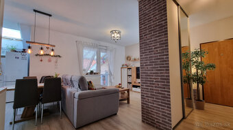 ÚTULNÝ a komplet ZARIADENÝ 2. izb. BYT s parkovacím STÁTÍM a - 8
