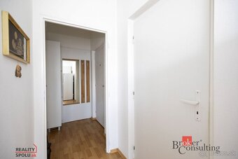 V ponuke priestranný 1izbový byt na THK v blízkosti centra m - 8