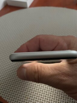Iphone se 2020,64Gb - 8