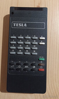 Starý retro televizor Tesla Color 332 (4332A) s ovladačom - 8