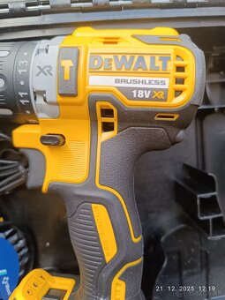 DeWALT DCD796D2 Aku vŕtačka + 2x2ah batérie - 8