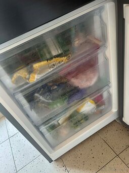 Chladnička Samsung čierna 353l - 8