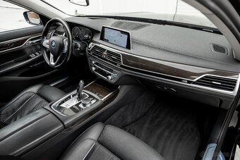 BMW Rad 7 730d xDrive A/T - 8