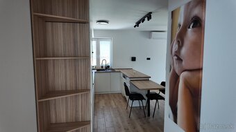 Zrekonštruovaný dom v tichej lokalite s veľkým potenciálom - 8