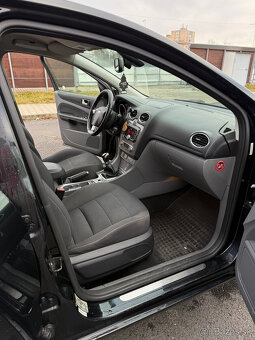 Ford Focus Combi 2.0 16V Duratech Ghia - 8