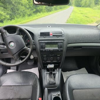 Škoda octavia combi 2,0tdi DSG - 8