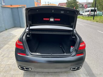 BMW M760Li - 8