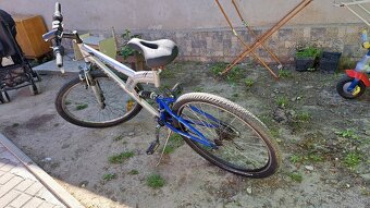 Dobrý deň mam bicykel horski na predať a môžme vimenit a tel - 8