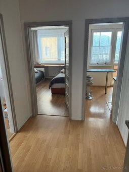 3-IZBOVÝ BYT S LOGGIOU S VÝHĽADOM NA MARTNSKÉ HOLE - 8