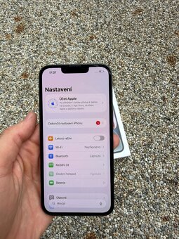 IPhone 14 - baterie 100% - 8