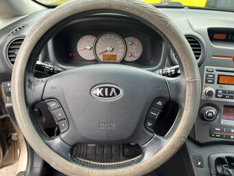 Predám KIA Carens III 2.0 CRDi - 7.miestne + 17" ALU sada - 8