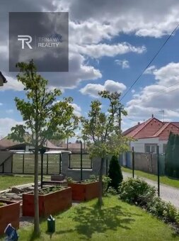 Na predaj: Moderný 4-izbový rodinný dom s prístavbou v obci - 8