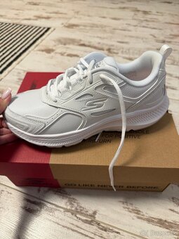 Tenisky Nike a Skechers - 8