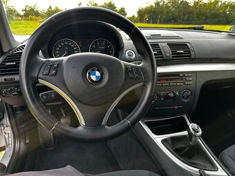 Predám BMW 1 e87 2.0i 90kw 2010 FL - 8