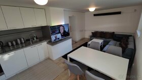 2i dom, apartmán, byt 44m2+terasa 15m2 s trávnikom 135m2 - 8