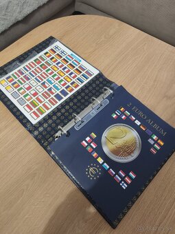 Albumy a platá na 2€ mince - 8