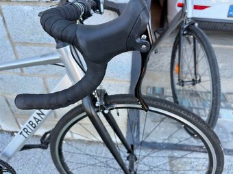 Cestný bicykel triban RC100 sivý - 8