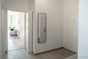 Slnečný 2-izbový byt – Kamence, 80m2 predzáhradka - 8