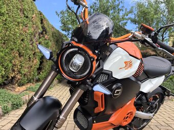 Elektro motocykel Soco TCMax - 8