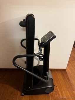 Bežecký pás Technogym - 8