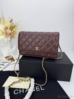 Luxusná bordová kabelka s retiazkou – elegantný štýl - 8