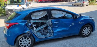 Hyundai i30 havarovany - 8