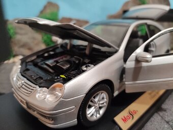 prodám model 1:18 Mercedes Benz C class sportcoupe - 8