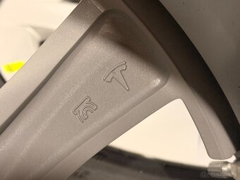 tesla model S zimní sada r19 pirelli dot2020 - 8