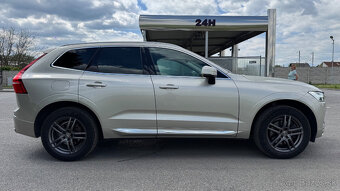 Volvo XC60 B4 Momentum AWD A/T - 8