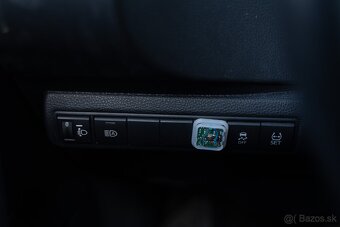 Toyota Corolla sedan 1.8 Hybrid CVT - SK Pôvod / 1.Majiteľ - 8